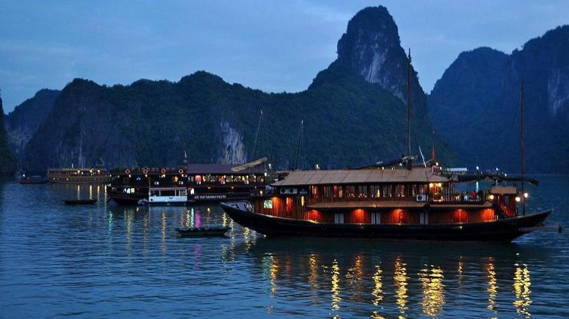 Ngoc Anh Hotel Ha Long Esterno foto